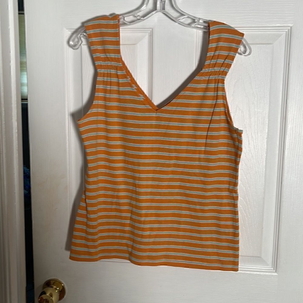 Liz, Claiborne pull over top